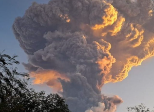 Dozens of Bali flights cancelled after Indonesia volcano erupts
