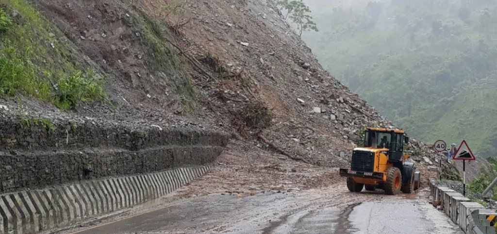 Kagbeni-Korola road obstructed due to landslide