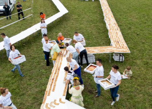 Croatian village breaks record with 3km strudel chain