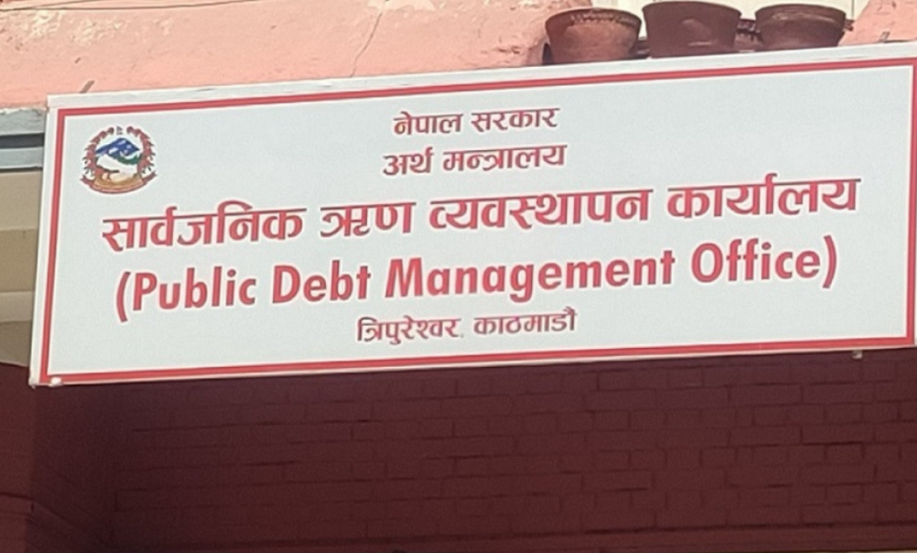 Government invests over Rs 930 billion in different public entities