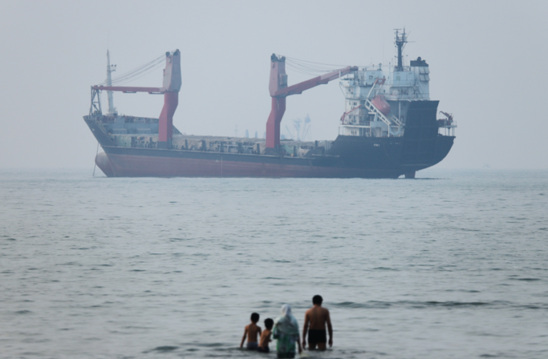 Ship runs aground in Strait of Hormuz, Iranian state TV reports